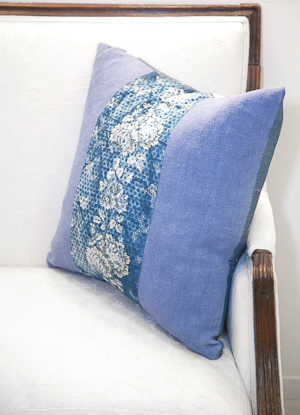 toile cushion
